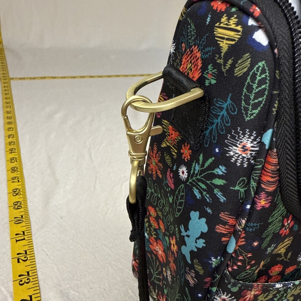 Disney X Jujube Floral Embroidered Pattern Insulated Bag W/Kissing M&M Zip Pulls - Picture 3 of 15